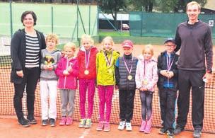 STRANA 10 SPORT PODBRDSKÉ NOINY 18 Hořovický tenis je na vzestupu T enisový klub Spartak Hořovice staví novou klubovnu a od jara 2017 se oddíl zařadil do základny Rosol Tennis Academy, která se