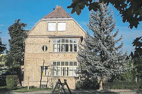 Skoro se nechce věřit, že novými obyvateli vily se stali senioři zkutnohorského Klubu důchodců, jedné z nejstarších stále fungujících institucí tohoto druhu ve Středočeském kraji klub vznikl již v