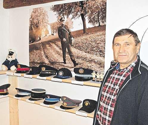 V bývalém policistovi propukla sběratelská vášeň nakonci devadesátých let běhemzahraničních pobytů v rámci Mezinárodní policejní asociace IPA.