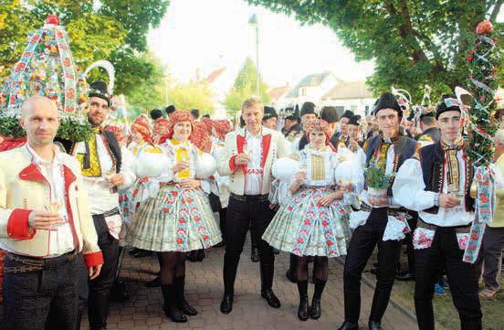 Došla nová mladá chasa, což je asi šest párů. Na jednu stranu je nás hodně, ale letos to se stárky prostě nevyšlo, povzdechla si Lucie Kučerová.
