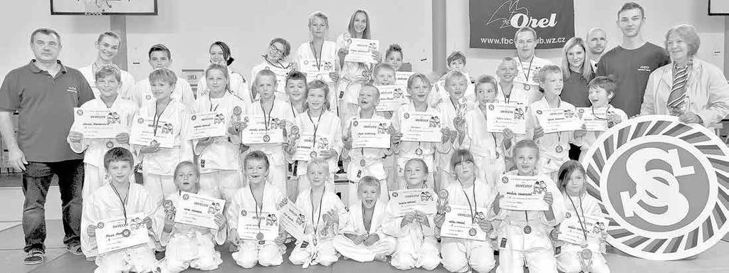 Pondělí 3. října 2016 SPORT 23 Hlučané se přiblížili osmifinále! Florbalisté Spartaku Hluk jsou už krůček od postupu do osmifinálové skupiny Poháru České pojištovny.