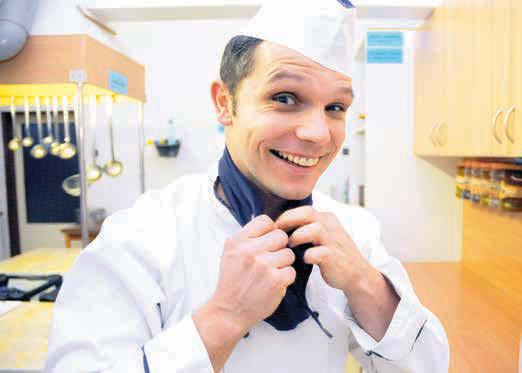 Mezi svými přáteli je David známý jako vášnivý kuchař, který se nebojí výzev a na pokrmech si nechává obzvlášť záležet.