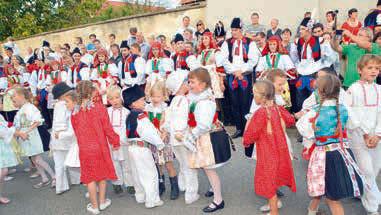 Veselí na hodech podpořilo i to, že v čele chasy byli folkloristé.