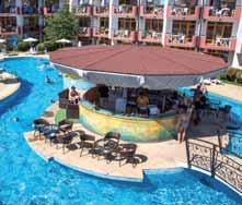 V okolí hotelu najdete i několik restaurací a dále v centru letoviska bary, obchody a místní Vodní zábavní park (Action Aquapark).