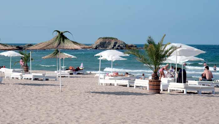 v tradiční restauraci Chiflika v strandžaských horách - tradiční jídlo, hudba a tanec.