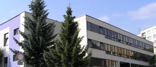 Prvního září 1991 byla otevřena první třída víceletého (sedmiletého) gymnázia. V tomto roce začali tedy na gymnázium přicházet i žáci, kteří ukončili pátou třídu základní školy.