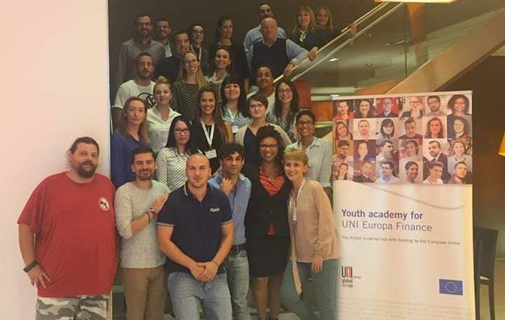 ZE ZAHRANIČÍ Akademie UNI pro mladé odboráře S nedostatkem, ale i s nezájmem, mladých lidí v odborech se setkává řada organizací v Evropě.
