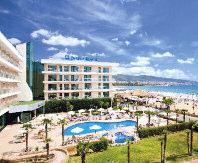 Vybavenie: Hotel disponuje vstupnou halou s 24 hodinovou recepciou, zmenárňou, výťahmi, lobby barom, hlavnou reštauráciou s terasou, niekoľ kými ala carte reštauráciami barom s herným kútom (biliard,