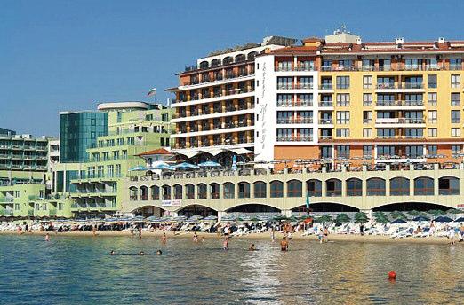 NOVINKA POLPENZIA PRI PLÁŽI NESEBAR Hotel MIRAGE Popis, poloha: Elegantný, novo zrekonštruovaný hotelový rezort je situovaný na atraktívnom mieste, priamo nad peknou piesočnatou plážou v novej