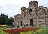 Varna Bulharsko Pomorie / Soľ nad zlato Medzi Burgasom a Snečným pobrežím leží ďalší z bulharských zázrakov. Mesto ležiace na polostrove je bývalým gréckym sídlom.