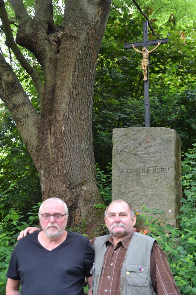 Studánka č. 4/2017 20 a to hlavně díky vtipnému pojetí. :-) Na to, že ještě ve čtvrtek, dva dny před startem, jsme měli mít lyžařské kombinézy, jsme to docela rychle převlékli, že? smáli se Josef K.