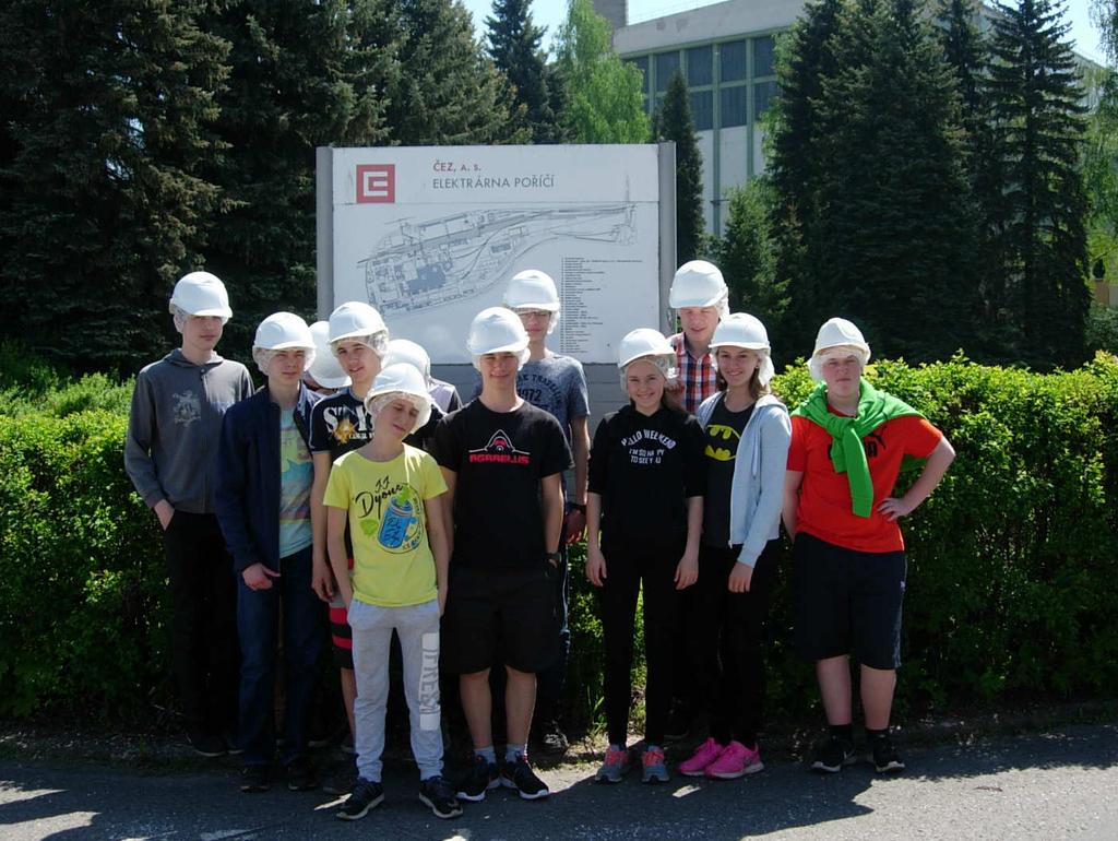 Některé z disciplín jsme proto splnili ve škole: závody trakařů, přenášení olympijského ohně, zápasy,,na život a na smrt a běh těžkooděnců.