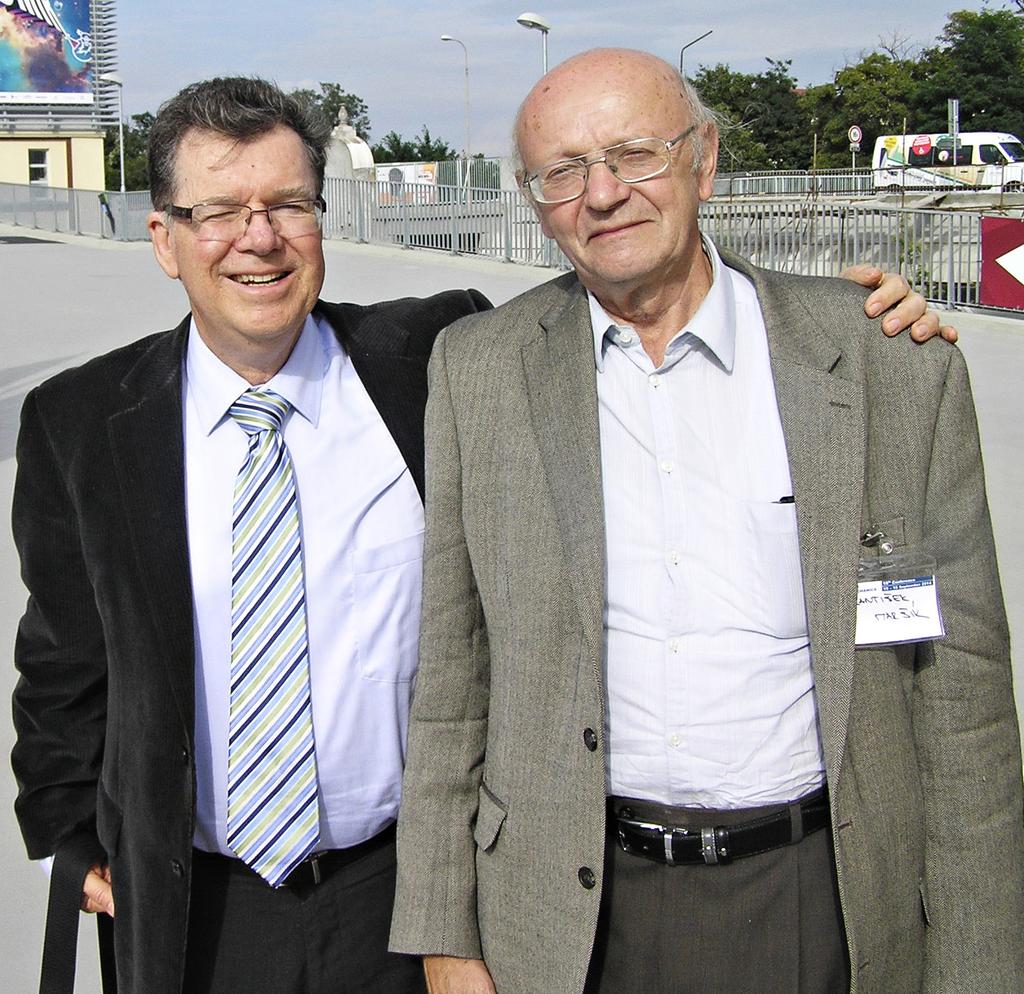ZPRÁVY NEWS ŽIVOTNÍ JUBILEA ANNIVERSARIES Prof. Ing. František Maršík, DrSc. sedmdesát pět let Profesor Ing. František Maršík a Profesor MUDr.