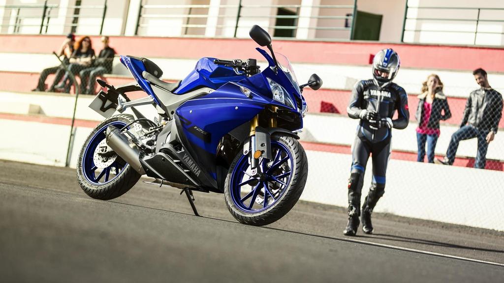 Závodní technologie s DNA řady R Ve společnosti Yamaha nebereme kategorii 125 ccm na lehkou váhu.