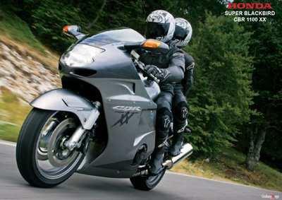 .3. Honda CBR 11 XX Blackbird Hmotnost: 3 kg Typ rámu: dvojitý páteřový Materiál rámu: hliníková slitina Motor, pohonná soustava