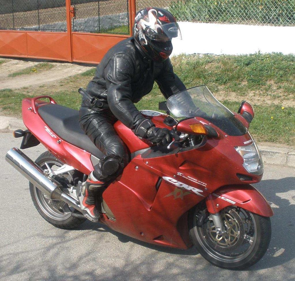 Motocykl Honda CBR 11 XX Super Black Bird zpomalení 1 1 zpomalení [m*s - ] rychlost 7 3 1