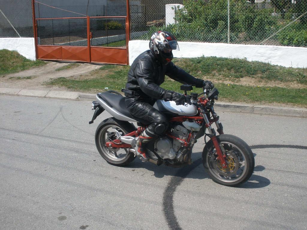 Kawasaki er-n kw zpomalení 1 1 zpomalení [m*s - ] rychlost 3 1 dráha 1 1 1 1 1