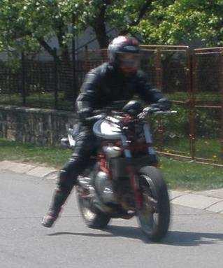 Kawasaki er-n kw Zrychlení 1 zrychlení [m*s - ],,9 3, 3, 3, 3,,,1,,3,,,7 Rychlost 7 3 1,7,,9 3, 3,3 3, 3,
