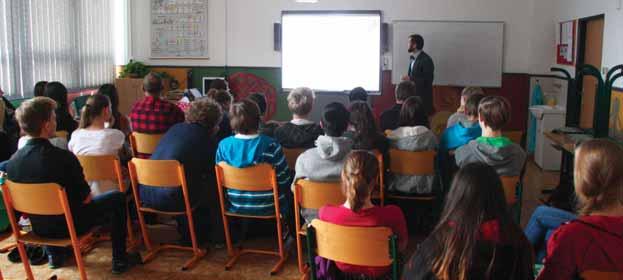4.1 Účast pracoviště na sekundárním vzdělávání Středoškolským studentům je určeno několik pravidelných akcí. Jsou to Den otevřených dveří na FLÚ a v Kabinetu pro klasická studia FLÚ.