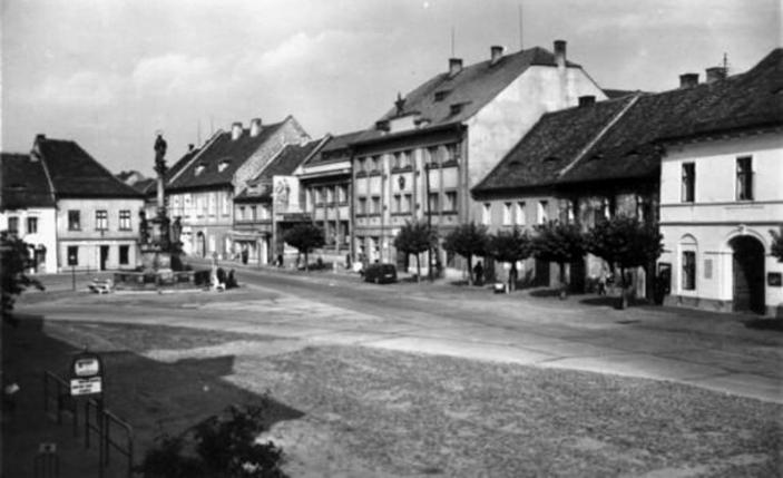 4.prosince zemřela učitelka a básnířka Františka Ročková. V prosinci byla před budovou MěNV zřízena nová telefonní hovorna pro místní telefonní styk.