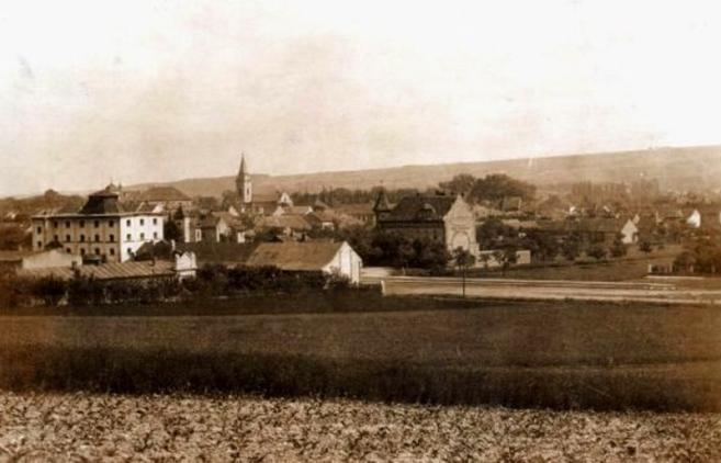 potok. Zaplavena byla celá sklárna, tavicí pánve byly zcela zničeny. Na pomoc přišlo 30 saperů z Terezína. Od 15.června opět pršelo. Rozvodněná Ohře zatopila část Masarykových sadů (městský park). 21.
