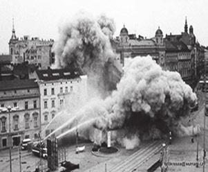 1988 s Foto: Archiv, Martin Cibulka všimněte SI: Dnes bez malých milých domečků, ale zato s přebytkem aut.
