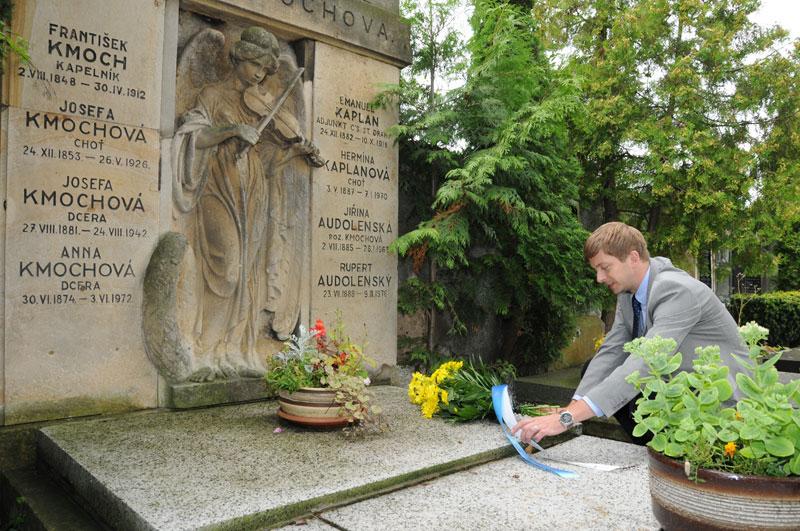 OBSAH: 1) Příprava na omezení hazardu na území města, 2) 163. výročí narození Františka Kmocha, 3) Letní kino na Kmochově ostrově, 4) 30.