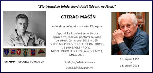 stříbrné věže, každá s jediným oknem a vysokou špičatou červenou střechou, ukončenou zlatou makovicí.