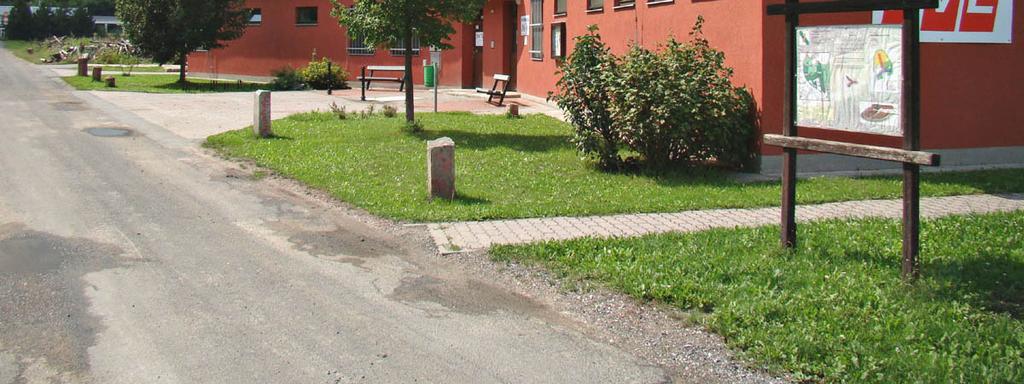 zootechnik, je letitým členem kynologické organizace. V útulku je k dispozici několik odchytových tyčí, speciální odchytové rukavice a foukací uspávací set.