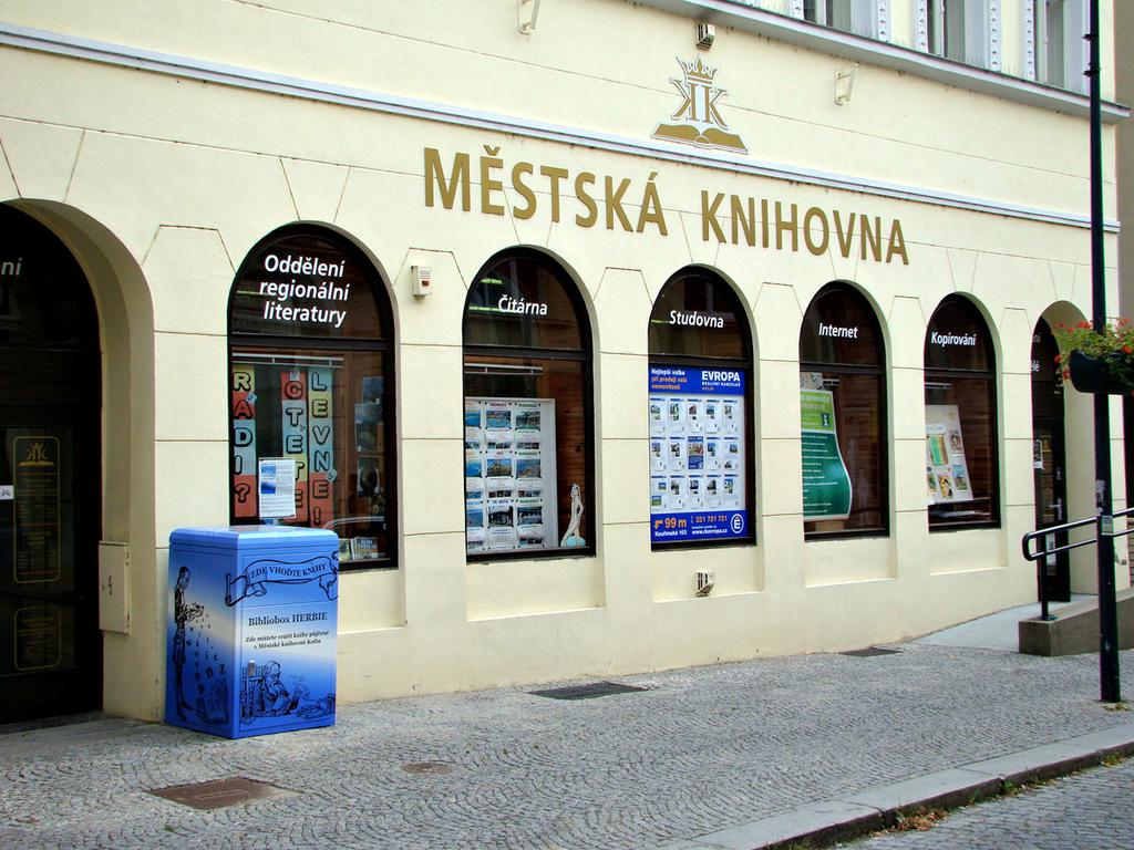 závazky s Městskou knihovnou Kolín. Napřed ale bude muset vyplnit smlouvu o výpůjčce platnou na 10 dnů, dodržovat z ní vyplývající pravidla a složit kauci ve výši 1.