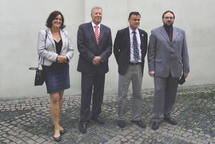 a triky od Kluků v akci. Pódium zároveň posloužilo jako místo, kde se shromažďovaly ztracené děti.