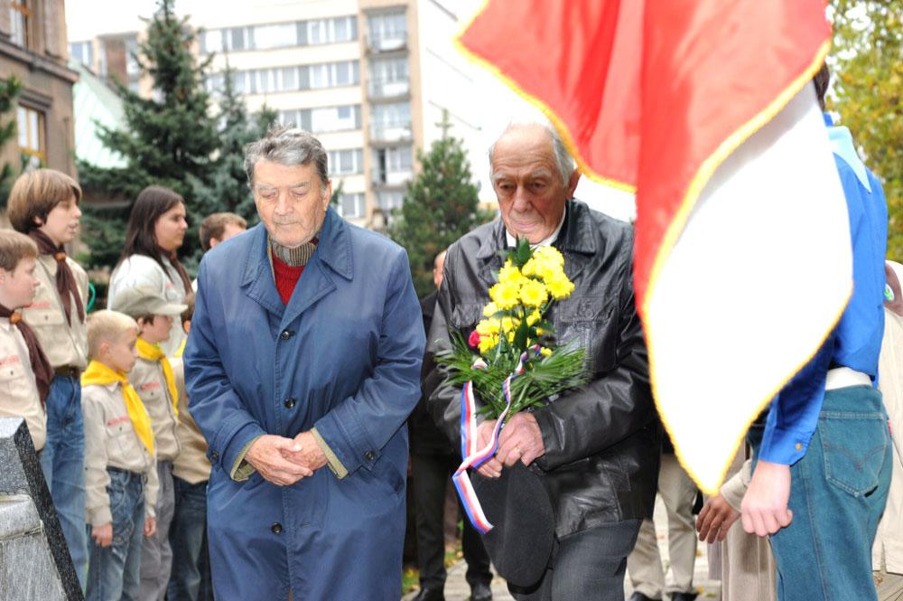 Tradičně v předvečer založení Československé republiky, tedy 27. října, se konala malá pietní slavnost u sochy prvního československého prezidenta Tomáše Garrigue Masaryka před kolínským gymnáziem.