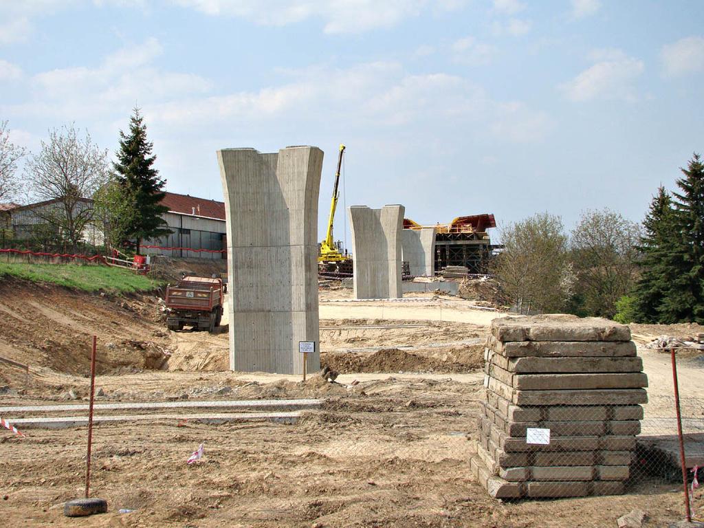 2011 se předpokládá zprovoznění úseku od napojení na silnici II/125 na Uhlířské Janovice až do konce stavby, tj.