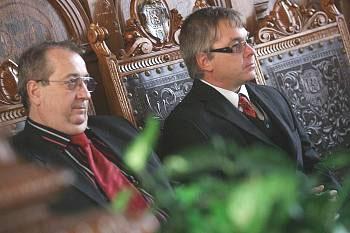 OBSAH: 1) Slavnostní otevření Zlaté uličky v Praze, 2) Mgr. Jiří Krumich se stal interním auditorem, 3) Udílení výročních cen za stavby roku 2010, 4) Zrekonstruovaná vila v Heverově ulici, 5) 25.
