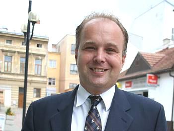 diplomatické styky, oba státy se vzájemně neuznávaly, což bylo evropskou raritou. Vypadalo to, že se čeká na někoho, kdo ztuhlou mezinárodní situaci odblokuje. Kníže Hans Adam II.