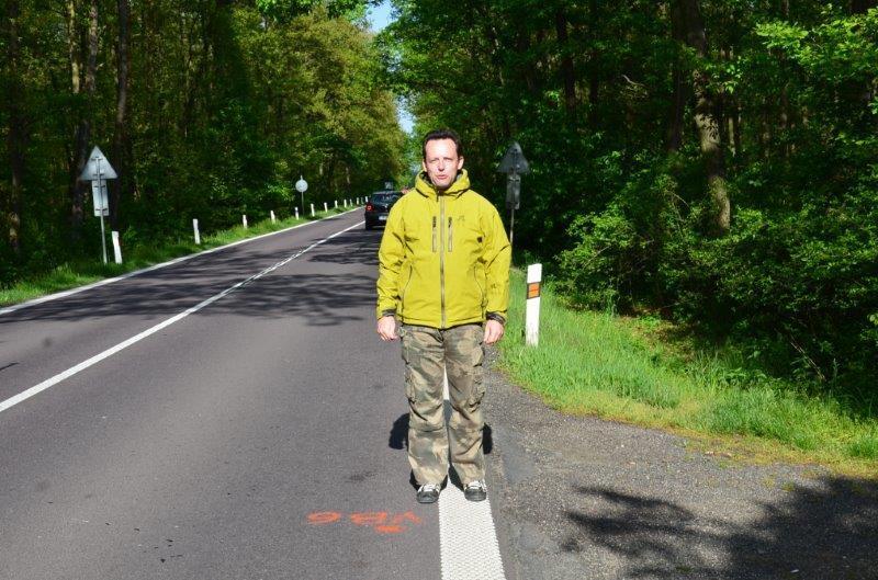 Figurant v různobarevném