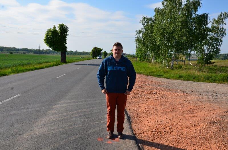 Figurant v různobarevném