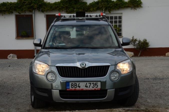 7: Vozidlo Škoda (F_H7) s připevněným IR světlometem pro