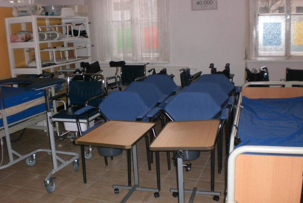 Půjčovna kompenzačních pomůcek V rámci zlepšení kvality poskytované služby nabízíme uživatelům služby zapůjčení zdravotních, rehabilitačních a kompenzačních pomůcek.