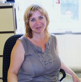 CHARITNÍ PEČOVATELSKÁ SLUŽBA ( CHPS) SOCIÁLNÍ SLUŽBA TERÉNNÍ DOMÁCÍ PÉČE Cílová skupina: Senioři, lidé se zdravotním a tělesným postižením Kontaktní adresa: Hlubčická 297/3, KRNOV 794 01 Kontaktní
