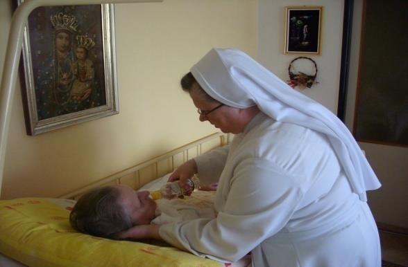 denními činnostmi. Každým rokem se zvyšuje počet uživatelů, kterým je poskytována péče v jejich terminálním stádiu života, tak tomu bylo i v loňském roce.