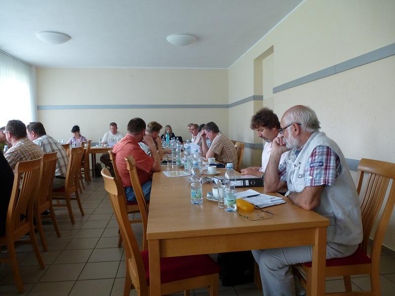 Proběhla Valná hromada MAS Znojemské vinařství Dne 24. 6. 2014 proběhla Valná hromada MAS Znojemské vinařství na obecním úřadě v Hodonicích.