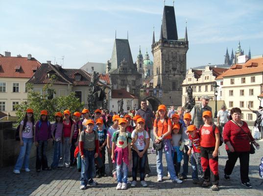 Pavlík zapracují připomínky, dopracují ceník, předloţ OZ ke schválení Provozní řád KD Vanovice.