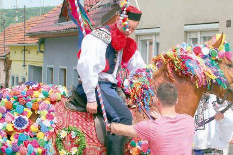 novým králem na radnici. Zde byla družina přijata starostou Vlčnova.
