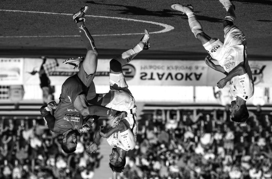 Do soubojů chodí Jan Kvída naplno. vidím, pokecáme o fotbale... Je mezi námi šest let, ale vztah máme nadstandardní. Jako malí jsme se pošťuchovali, já jsem byl ten silnější, teď je to naopak.