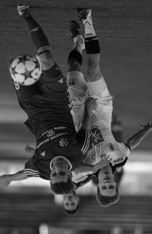 Hradci se nic nedařilo, obrovské chyby v obraně hosté v pohodě trestali. Vysokou domácí výhru si připsal Spartak Hradec 25. dubna 1987.