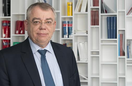 Úvodní slovo předsedy 03 Letos svoji výroční zprávu zveřejňujeme uprostřed debaty o příštím víceletém finančním rámci (VFR) Evropské unie, který se bude týkat období 2021 až 2027.