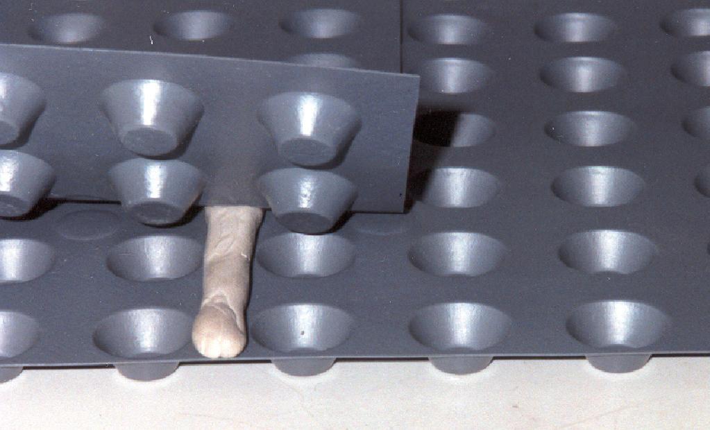 Radon stavební souvislosti I. Tab. 3i. Součinitel difúze radonu pro HDPE nopovou fólii a spoj HDPE nopová fólie (4,1 ± 0,1).10 12 Spoj samolepícím páskem mezi fóliemi (7,4 ± 0,7).