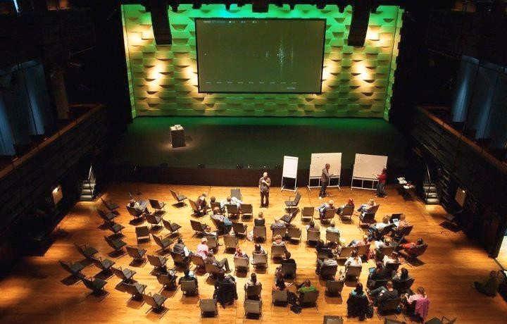 Sebastian Wilke nejprve ve stručnosti představil činnost NPSIG a osvětlil způsob organizace nekonference.