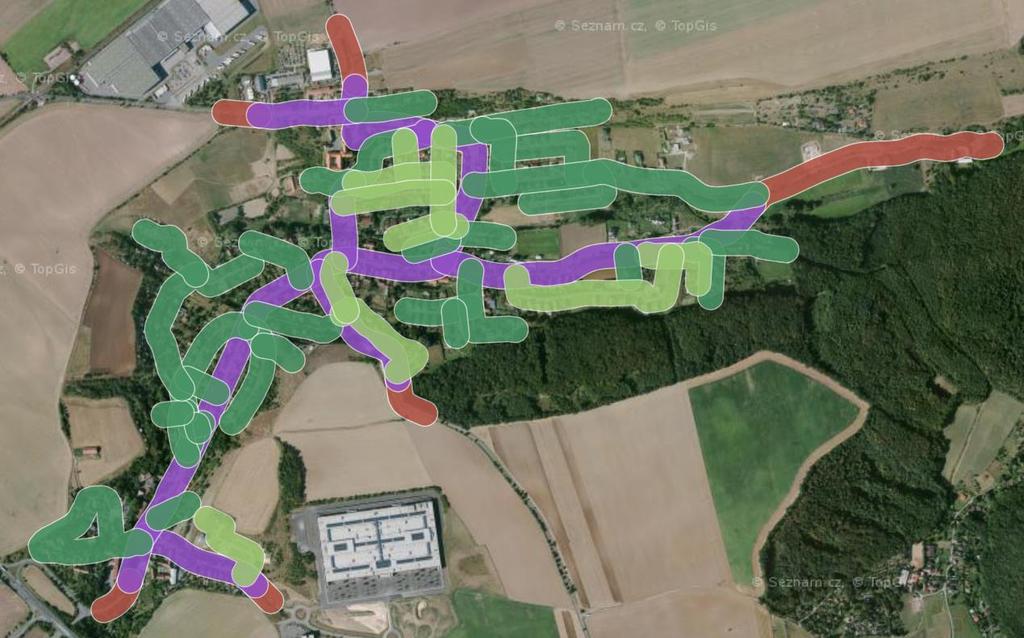 Obr. 10 : Zjednodušený přehled koncepce optimalizace rychlostních limitů na území obce Tuchoměřice, kde červená označuje rychlost 50 km/h, modrofialová 40 km/h, zelená 20 km/h světle zelená obytné
